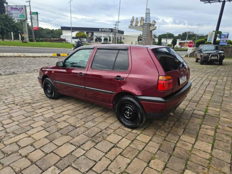 VOLKSWAGEN - GOLF - 1995/1995 - Vermelha - R$ 16.500,00