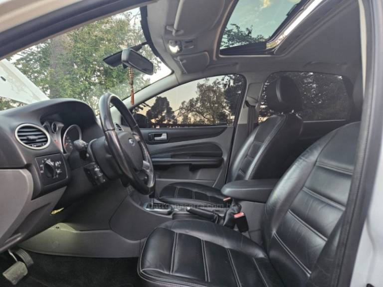 FORD - FOCUS - 2011/2011 - Branca - R$ 49.500,00