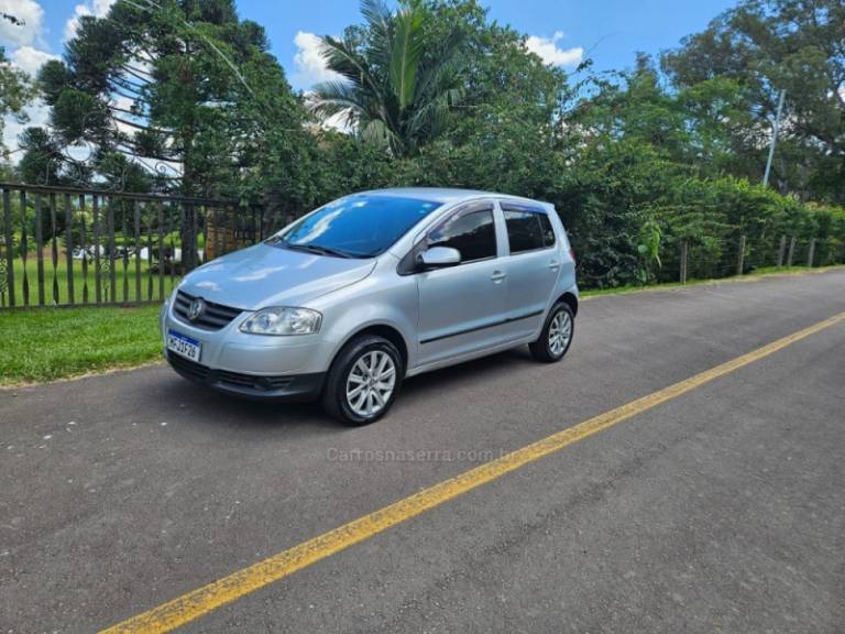 VOLKSWAGEN - FOX - 2004/2005 - Prata - R$ 22.500,00